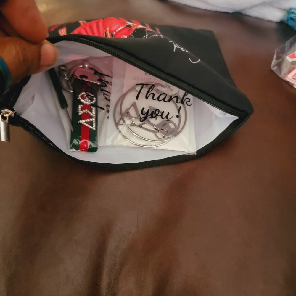 SPECIAL SALE.  DST makeup bag with earrings and keychain. - Picture 4 of 4